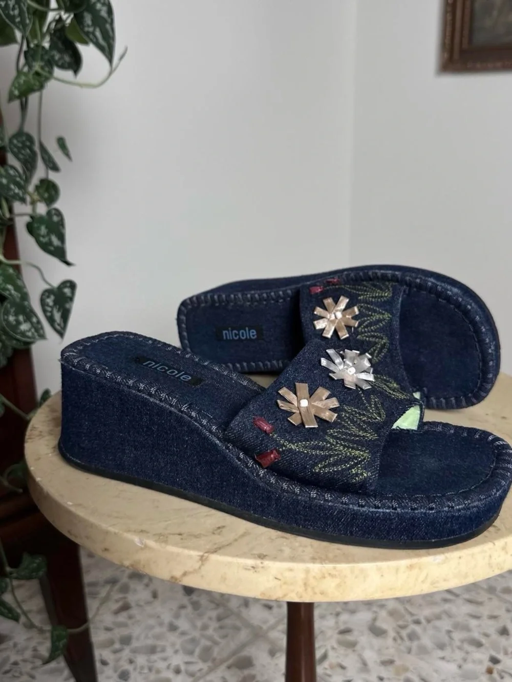 Nicole Miller navy denim wedge sandals with embroidered floral design Size 8.5